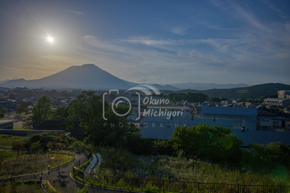 Z7+Z28mm f/2.8で太陽と岩手山を撮影